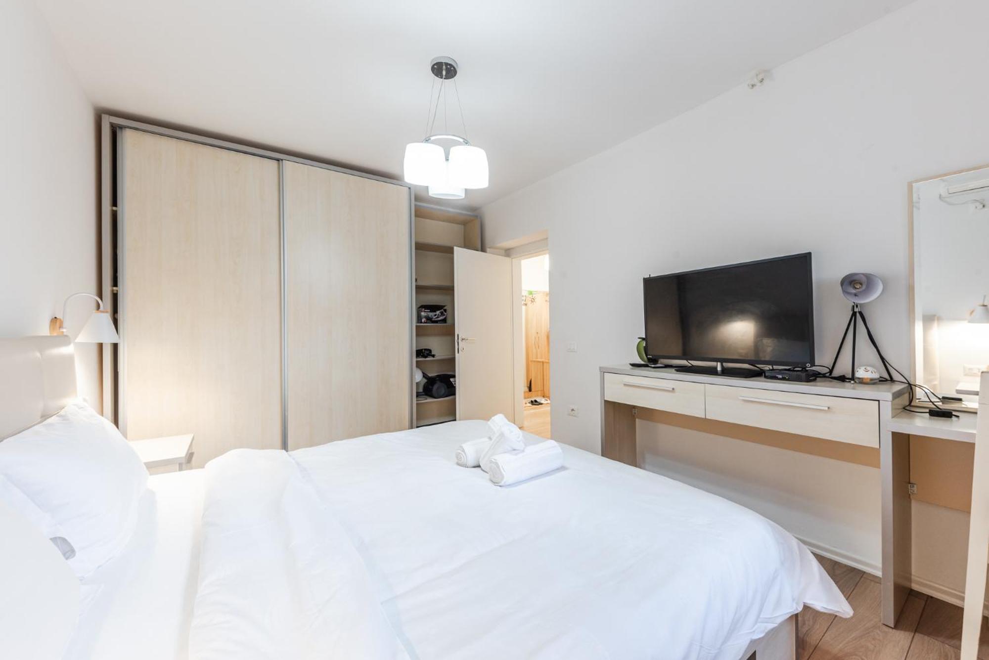Noir Apartment By Kondo Stays Tirana Exterior photo