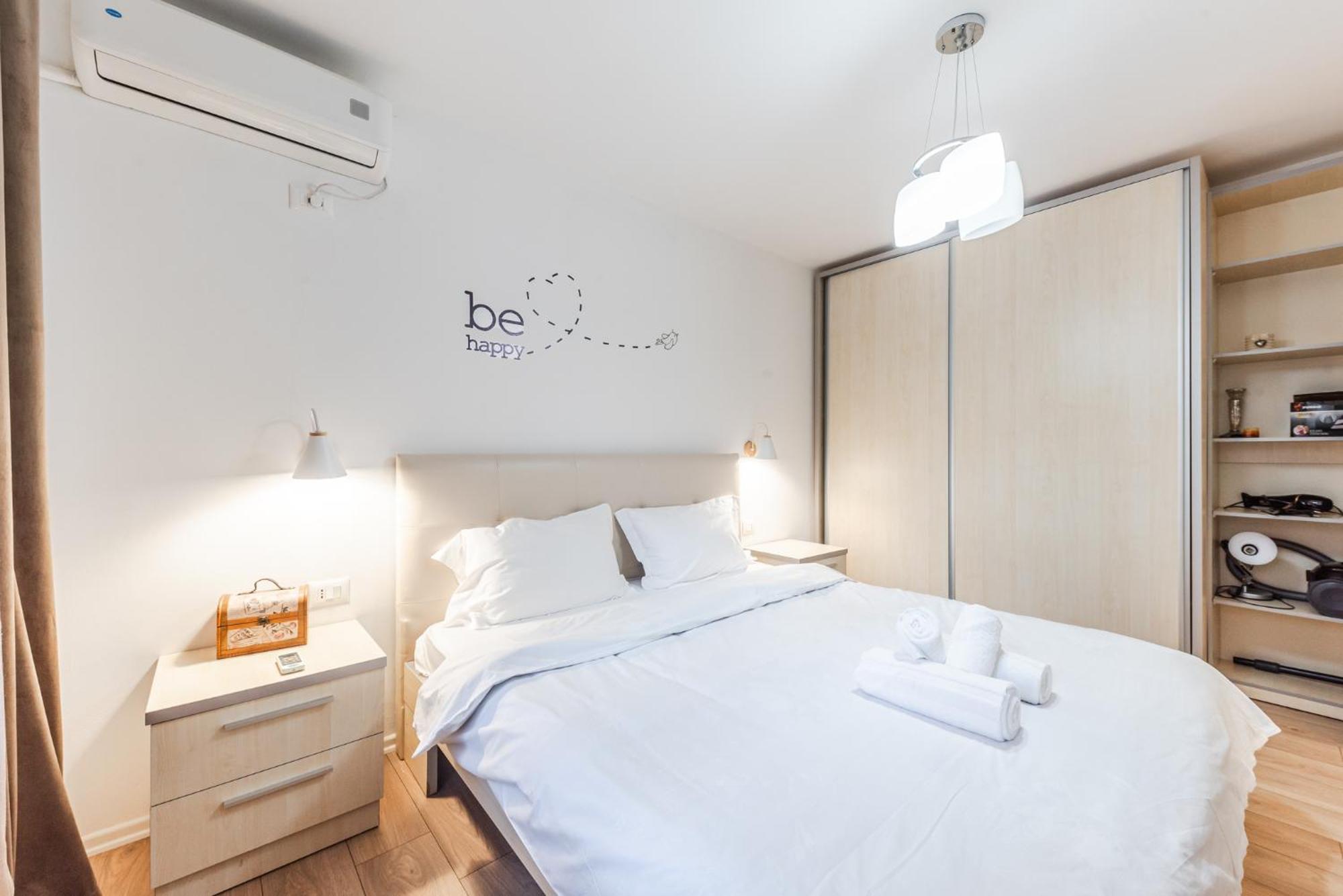 Noir Apartment By Kondo Stays Tirana Exterior photo
