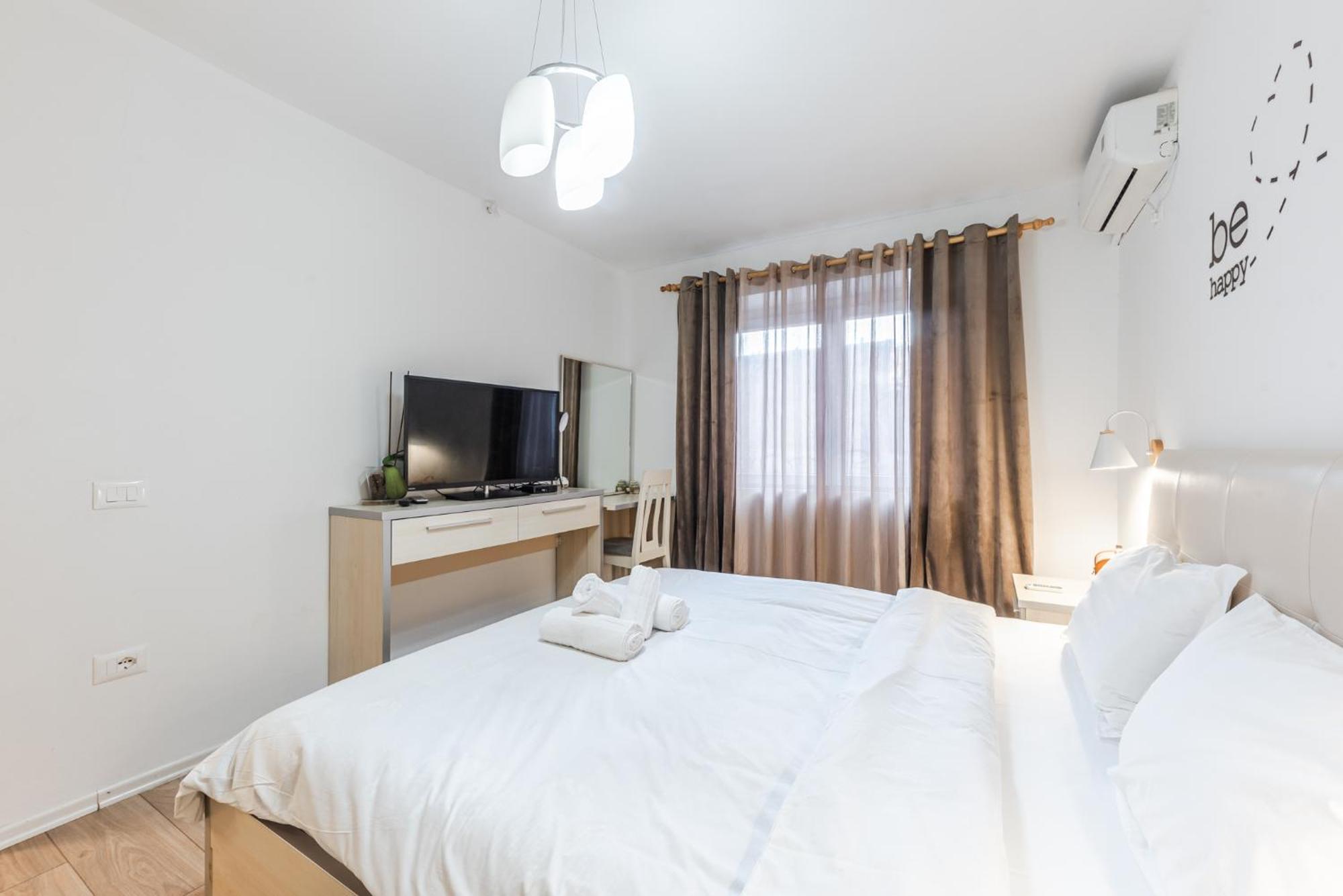 Noir Apartment By Kondo Stays Tirana Exterior photo